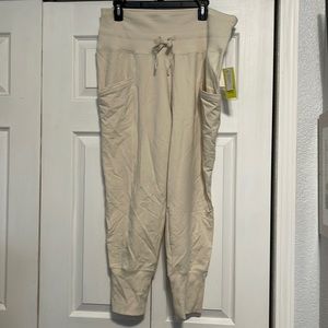 All in motion jogger pants with two side pockets NWT size extra large